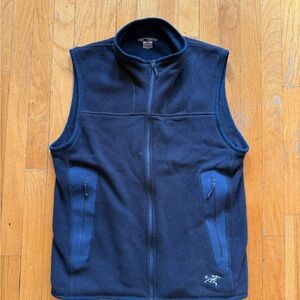 Arc'teryx Men's Dark Blue Fleece Vest